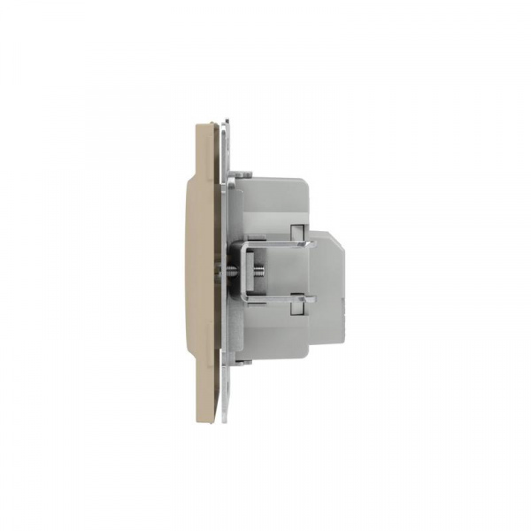 Розетка силовая KANT 2P+E защ. шторки ванильн. марципан DKC 7015003